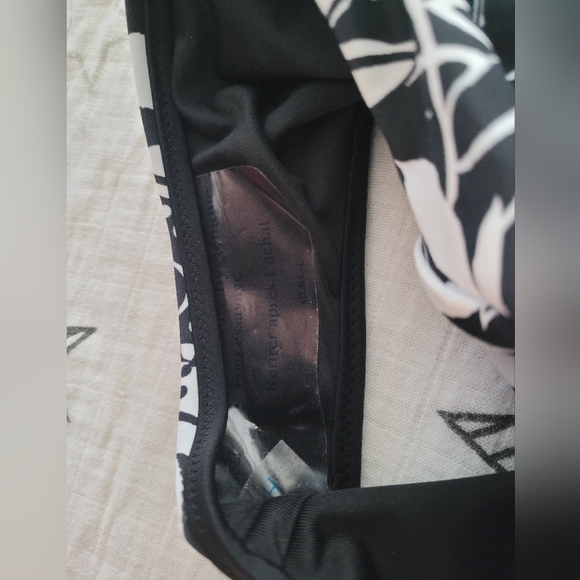 NWT Victoria's Secret Swimsuit One-Piece size XS black and white floral - Picture 4 of 7